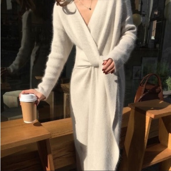 Wrap dress in ivory (wool material) in one size - Picture 2 of 5